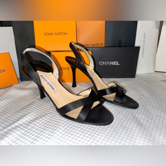 ⭐️FALL SALE⭐️ Manolo Blahnik Black Satin and Leather Heels. size 41 - Picture 2 of 11
